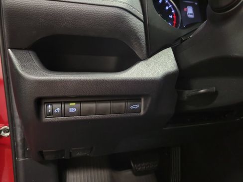 Used 2020 Toyota RAV4 XLE Premium FWD image 27