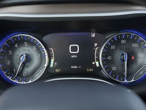 Used 2018 Chrysler Pacifica Touring-L w/ Advanced Safetytec Group FWD image 34