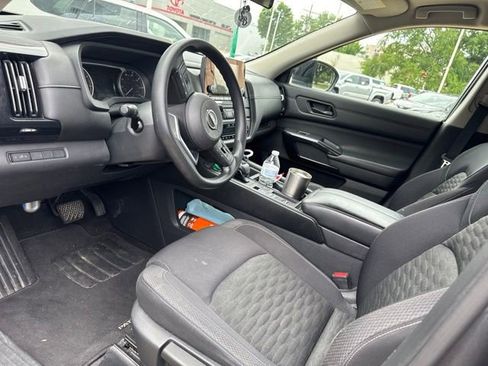 Used 2023 Nissan Pathfinder S FWD image 28