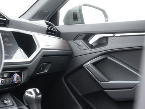 Certified 2025 Audi Q3 2.0T Premium w/ Convenience Package image 15