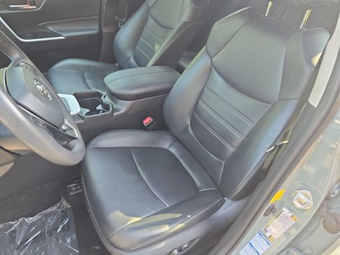 Used 2020 Toyota RAV4 XLE Premium AWD/4WD image 15