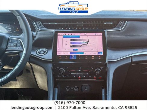 Used 2023 Jeep Grand Cherokee L Limited RWD image 12