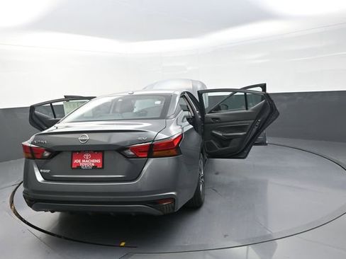 Used 2024 Nissan Altima 2.5 SV image 14