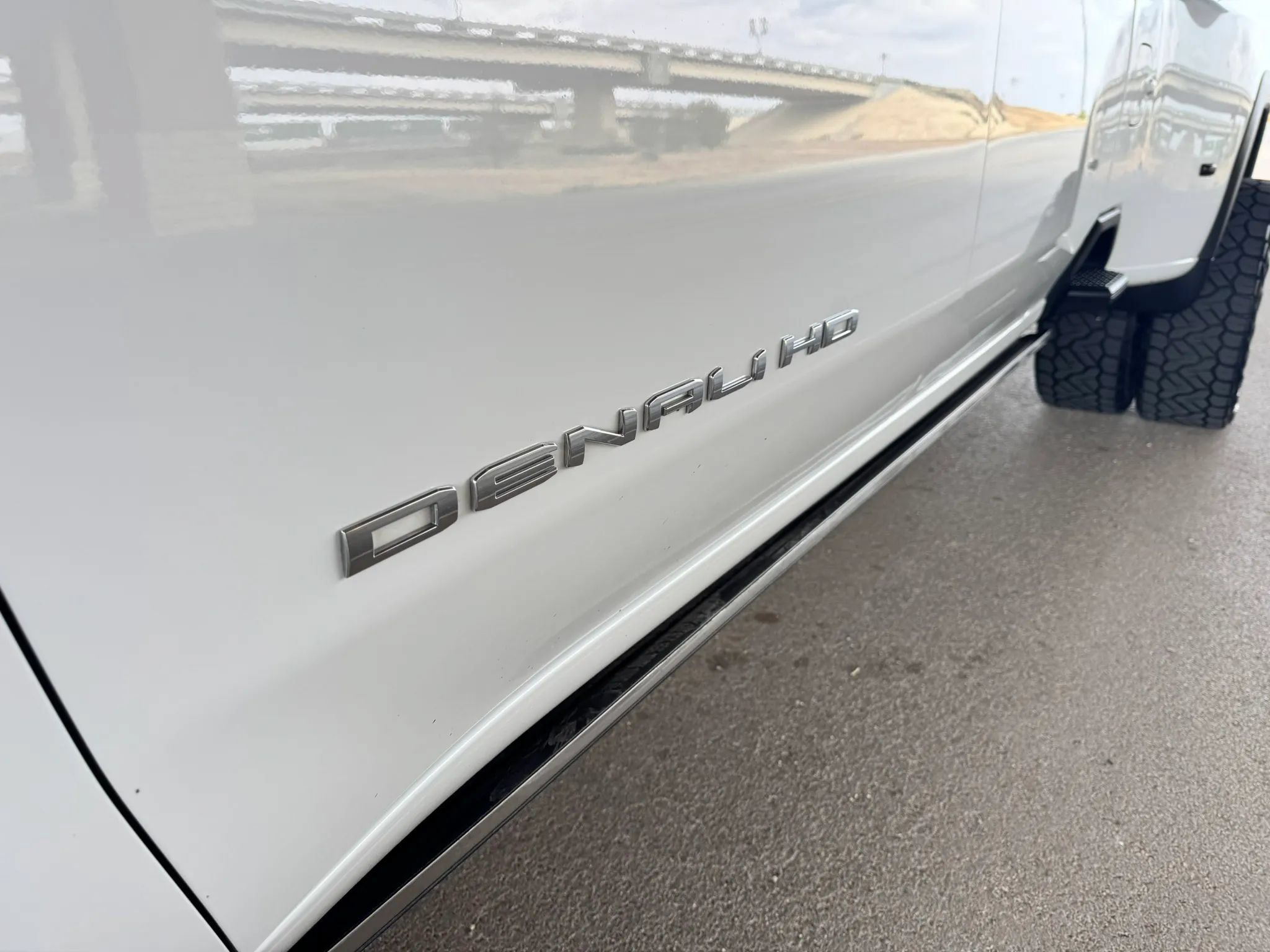 Used 2024 GMC Sierra 3500 Denali Ultimate AWD/4WD image 10