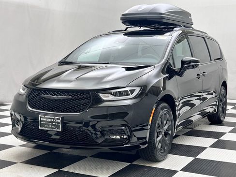 New 2026 Chrysler Pacifica Select AWD/4WD image 4