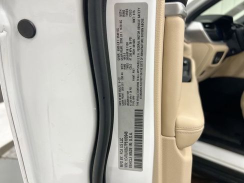 Used 2023 Jeep Grand Cherokee L Limited w/ Luxury Tech Group II image 29