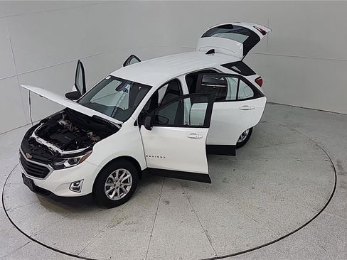 Used 2021 Chevrolet Equinox LS FWD image 22