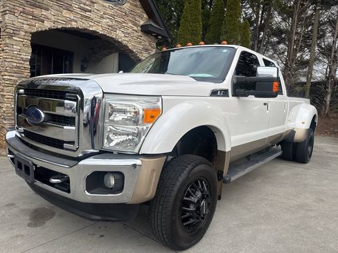 Used 2012 Ford F450 Lariat w/ Lariat Ultimate Pkg AWD/4WD image 2