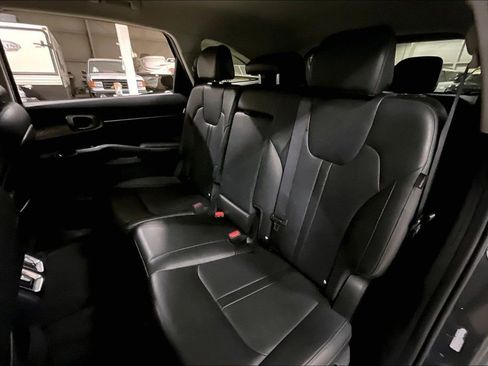 Used 2024 Kia Sorento S image 24