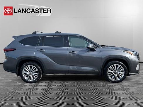 Used 2024 Toyota Highlander Platinum image 8
