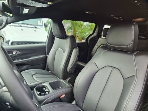 New 2026 Chrysler Pacifica Select FWD image 22