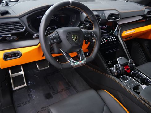Used 2023 Lamborghini Urus S AWD/4WD image 13