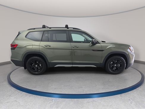 Used 2024 Volkswagen Atlas Peak Edition SEL image 4