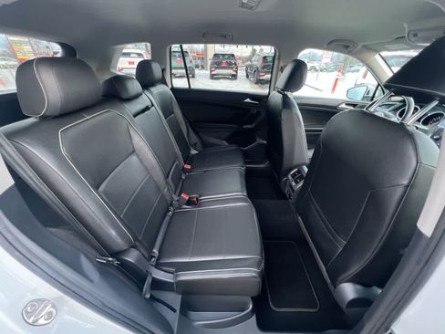 Used 2021 Volkswagen Tiguan SE image 24