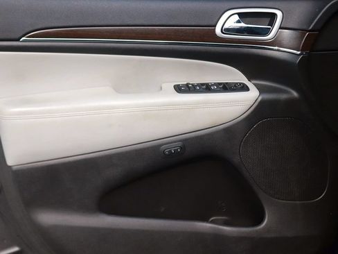 Used 2018 Jeep Grand Cherokee Limited AWD/4WD image 9
