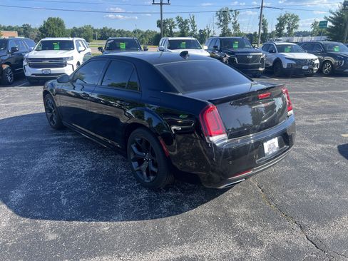 Used 2021 Chrysler 300 S w/ S Model Appearance Package RWD image 5
