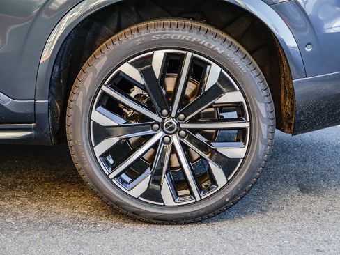 New 2026 Volvo XC90 B5 Plus w/ Protection Package image 8