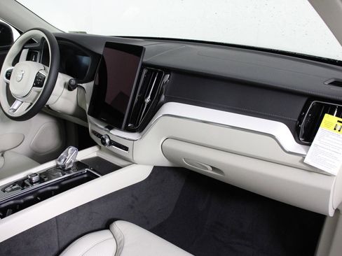 New 2026 Volvo XC60 B5 Ultra w/ Climate Package PRO image 9