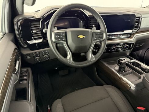 Used 2025 Chevrolet Silverado 1500 LT image 17
