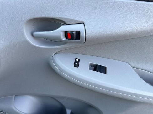 Used 2012 Toyota Corolla image 19