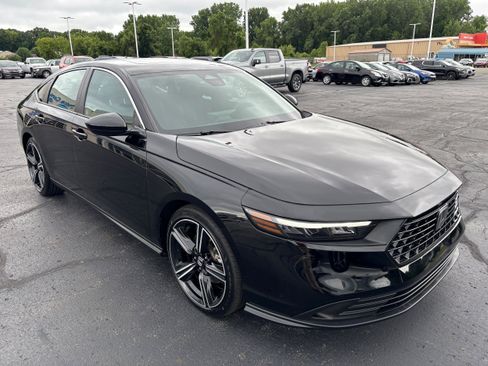 Used 2023 Honda Accord Sport image 2