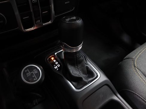 Used 2025 Jeep Wrangler Unlimited Sahara image 34