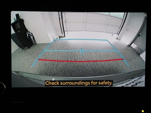 Certified 2025 Toyota Highlander LE FWD image 21