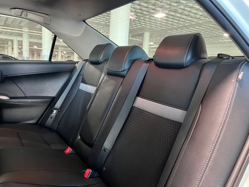 Used 2014 Toyota Camry SE w/ Moonroof Package FWD image 31