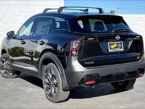 New 2026 Nissan Kicks SR image 2