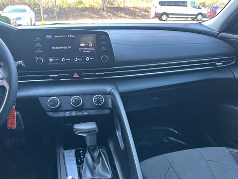 Used 2024 Hyundai Elantra SE image 35