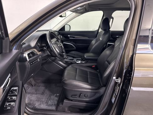 Used 2022 Kia Telluride EX w/ EX Premium Package FWD image 3