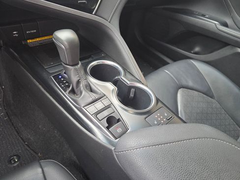 Used 2018 Toyota Camry XSE image 16