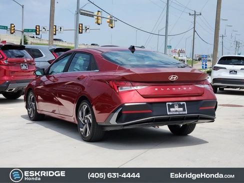 Used 2024 Hyundai Elantra SEL w/ Convenience Package FWD image 5