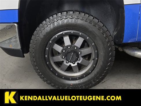 Used 2007 GMC Sierra 2500 SLT w/ Z71 Off-Road Package image 9