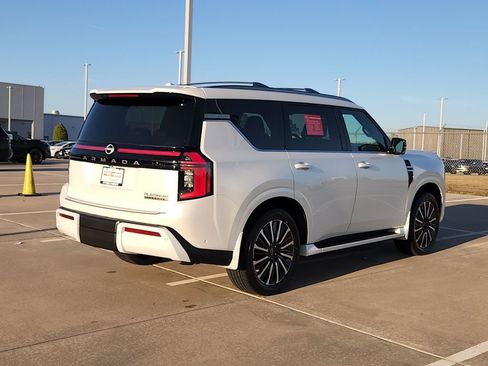 Certified 2025 Nissan Armada Platinum Reserve image 5