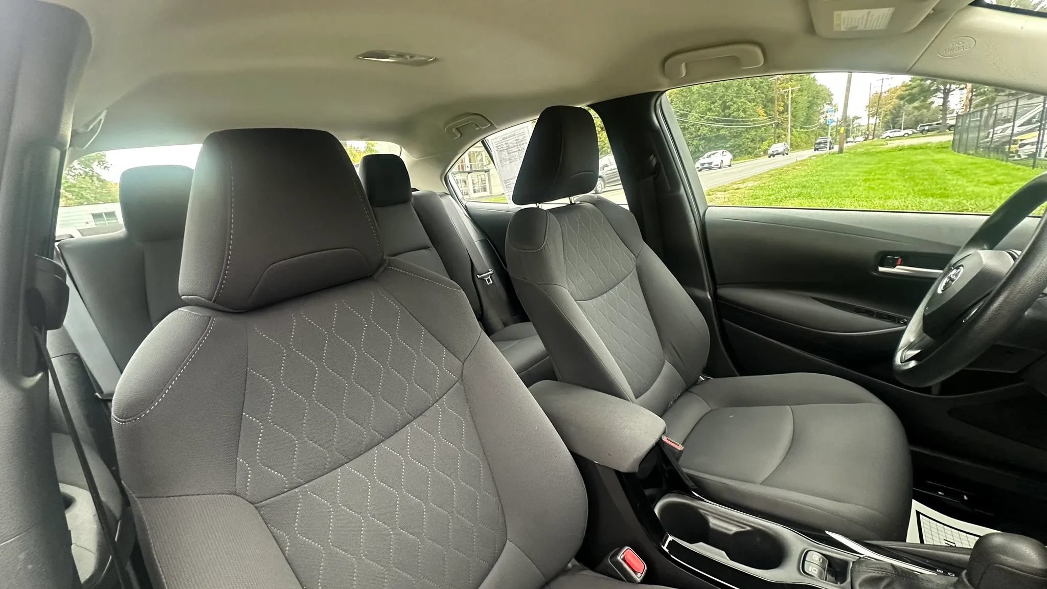 Used 2021 Toyota Corolla LE FWD image 38