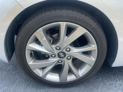 Used 2016 Hyundai Veloster FWD image 27