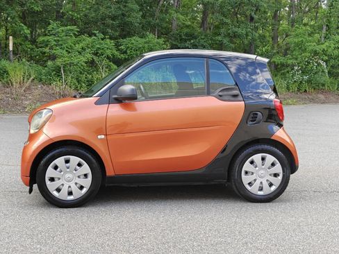 Used 2016 smart fortwo pure RWD image 7