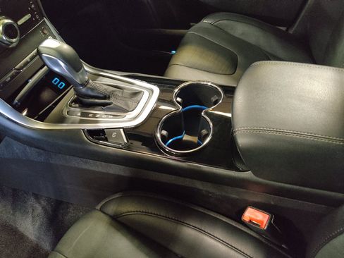 Used 2018 Ford Edge Titanium w/ Ford Safe & Smart Package FWD image 26