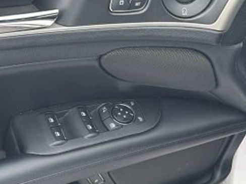 Used 2019 Lincoln MKZ Reserve FWD image 10