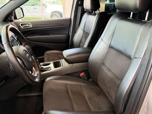 Used 2020 Jeep Grand Cherokee Altitude RWD image 11