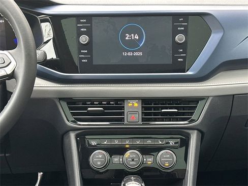 Certified 2024 Volkswagen Taos SE image 27