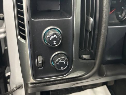 Used 2018 Chevrolet Silverado 1500 LT AWD/4WD image 15