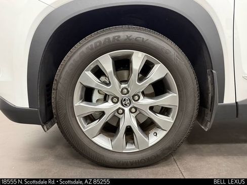 Used 2024 Toyota Grand Highlander Limited image 10