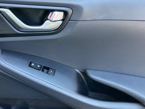 Used 2018 Hyundai Ioniq Blue FWD image 21
