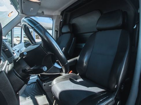 Used 2018 Mercedes-Benz Sprinter 2500 image 19