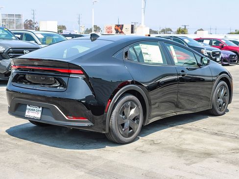 New 2026 Toyota Prius LE FWD image 9