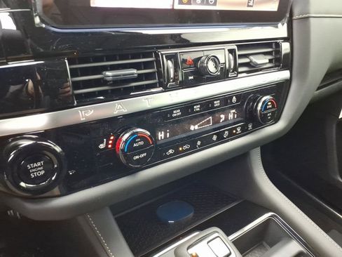 New 2026 Nissan Pathfinder SL image 12