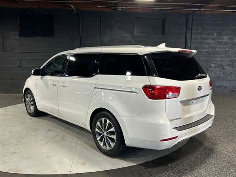 Used 2016 Kia Sedona SX image 3