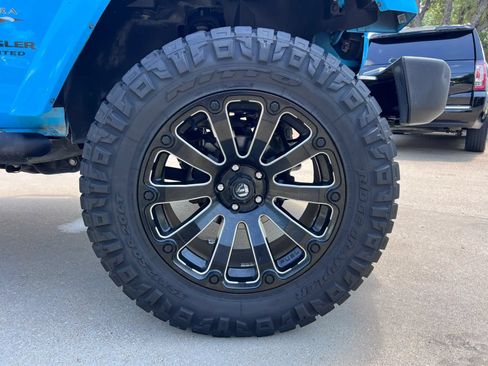 Used 2017 Jeep Wrangler Unlimited Sahara w/ Connectivity Group AWD/4WD image 56